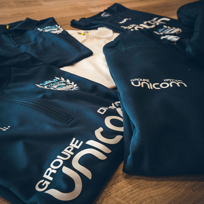 Équipements et tenues de sport pour clubs UNICOM