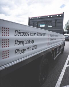 Réalisation de signalétique UNICOM - photographie de projet 1